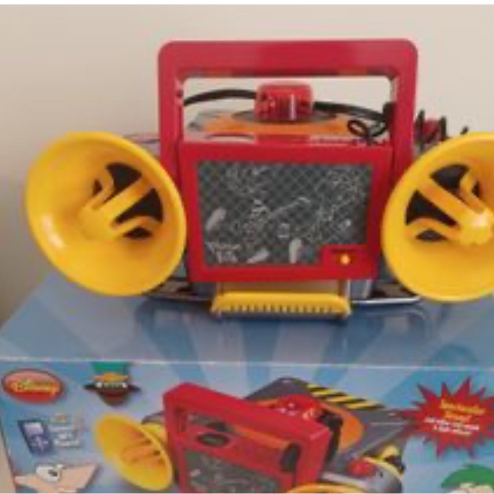Phineas and Ferb CD/MP3 Player with Light & Sound Effects